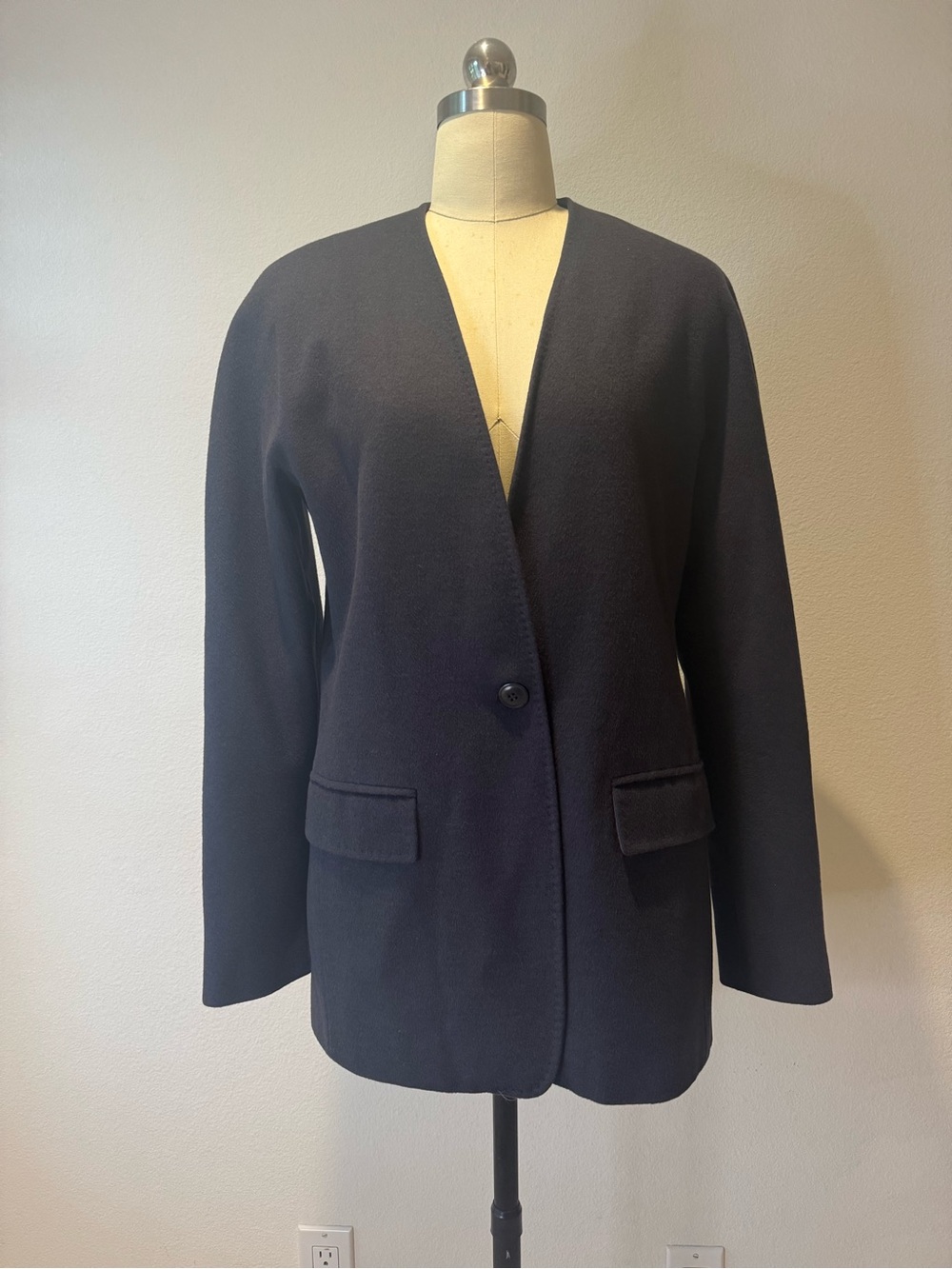 MaxMara dark gray cashmere & wool blazer/jacket light weight